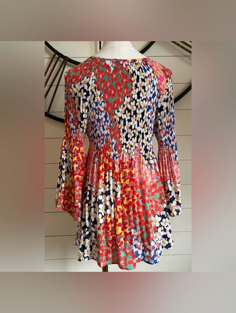 Spense Floral Multicolor Blouse Tunic Essentials w Gathered Bodice & V-Keyhole - Picture 9 of 10